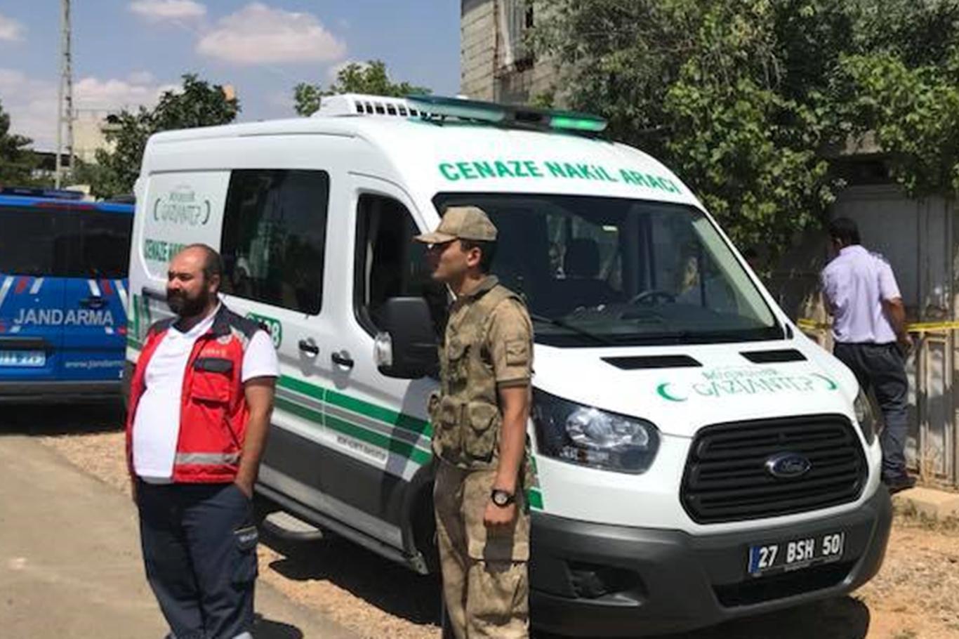 Gaziantep’te damat dehşeti: Eşini ve eşinin anne-babasını öldürdü Gaziantep’te damat dehşeti: Eşini ve eşinin anne-babasını öldürdü